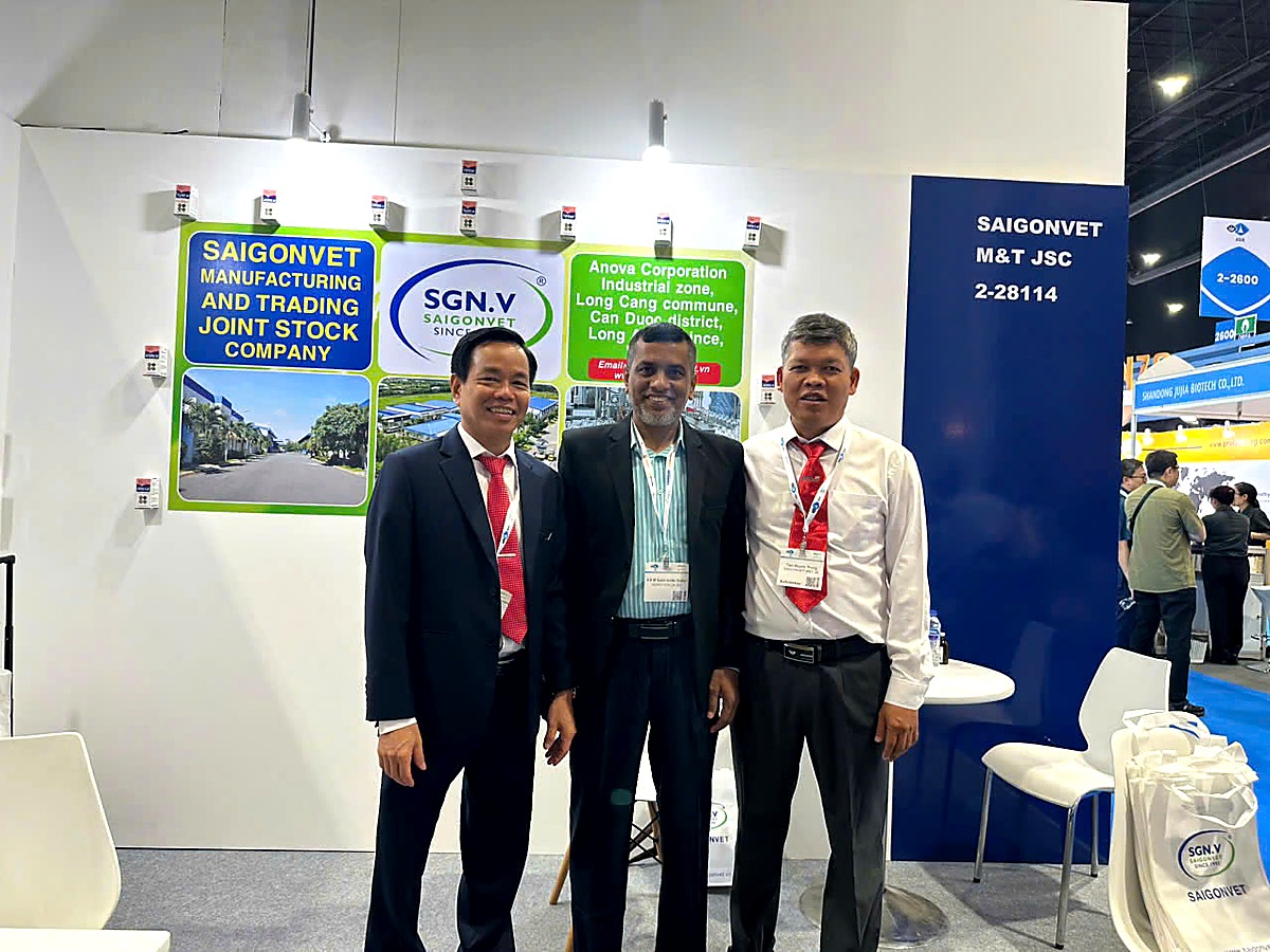 SaigonVet capturing a moment with international partners at the pavilion