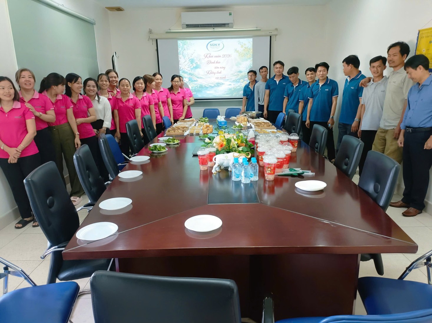 Niềm vui tập thể và tinh thần đầu năm